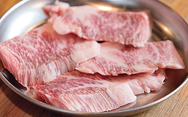 関西ホルモンの名店11／肉喰ホルモンすすむ（天満）　トモバラ 570円