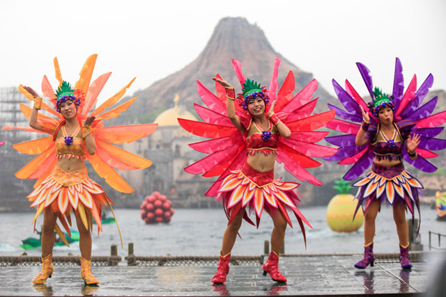 「ミニーのトロピカルスプラッシュ」／TDS「ディズニー・サマーフェスティバル」2015（撮影：YOSHI）