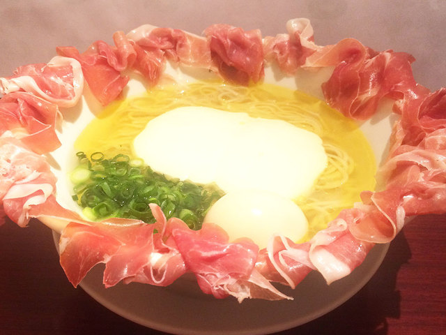 ドゥエイタリアン（市ヶ谷）　らぁ麺フロマージュ（スペシャル）