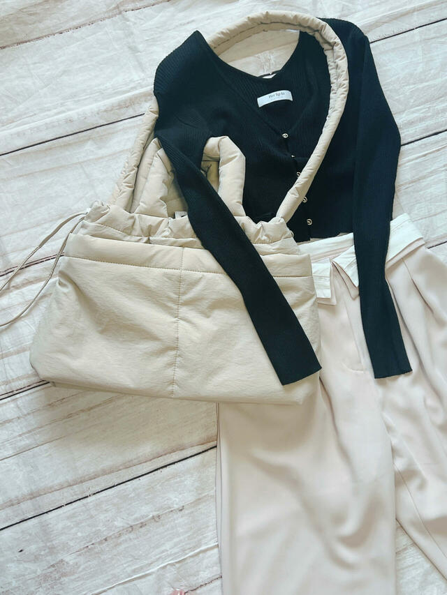 秋スタイルとして、長袖のニットトップスに合わせてみました