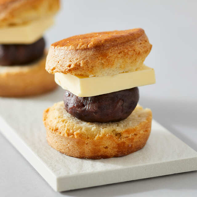 【東京ギフトパレット/BAKERS gonna BAKE】「あんバタースコーンサンド フランス産発酵バター&北海道大納言」1個 490円(※11月1日より500円に価格改定)
