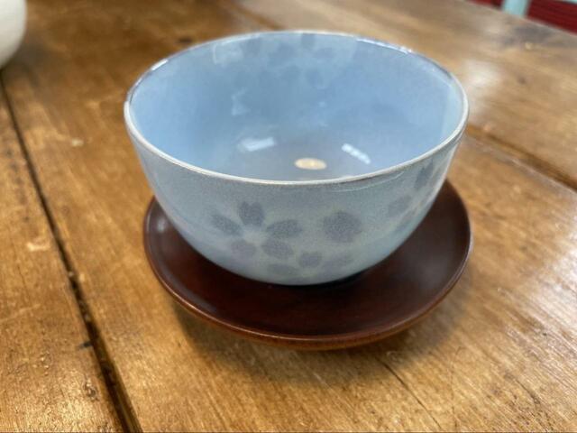 【ニトリ　煎茶湯呑み　花しずく(ハナシズク)】上品な柄と色合いの湯呑み