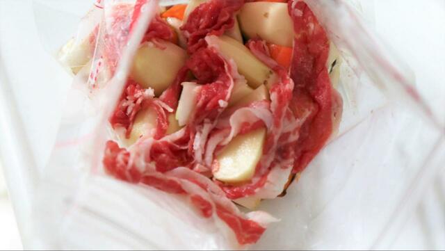 【リード プチ圧力調理バッグ】肉をちりばめてうまみをじゃがいもに移したい