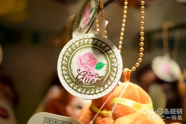 キーホルダー・キーチェーンには、ぬいぐるみと素敵なタグが付いています