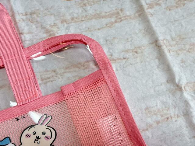 素材はポリ塩化ビニル【アベイル×ちいかわ】「スパバッグ（ちいかわ＆ハチワレ＆うさぎ）」