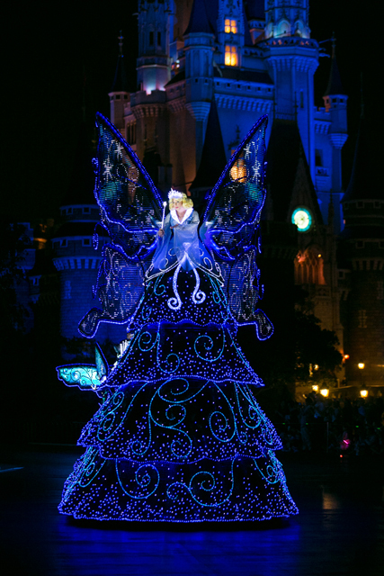 ブルーフェアリー(2)|新「東京ディズニーランド・エレクトリカルパレード・ドリームライツ」(2015年7月リニューアル)撮影 / YOSHI