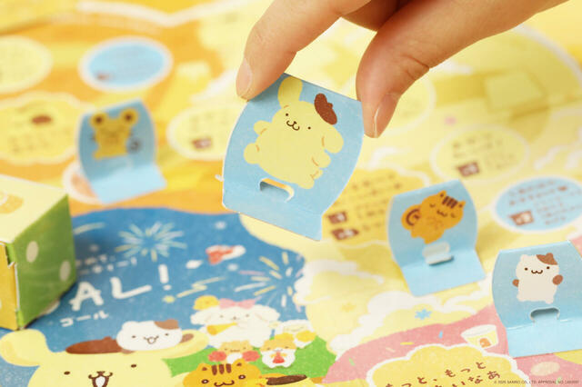 「ポムポムプリンのシフォンでおいわいすごろくセット」<価格:2,480円(税込)>【パステルに「ポムポムプリン」のお誕生日をお祝いする、ふわふわ&まろやかな「シフォンケーキ」が新登場!】