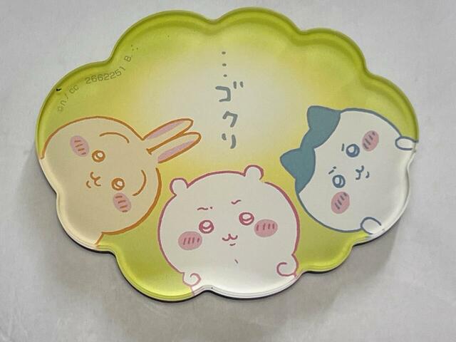 背徳飯、「ごはんのせ焼きそば」を食べる前のちいハチうさ。悪いお顔をしているちいハチがかわいい！