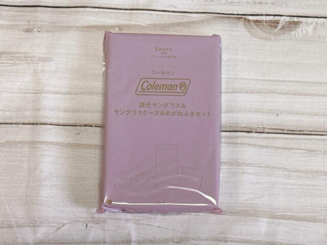 付録は「Coleman(コールマン)調光サングラス&サングラスケース&めがねふきセット」