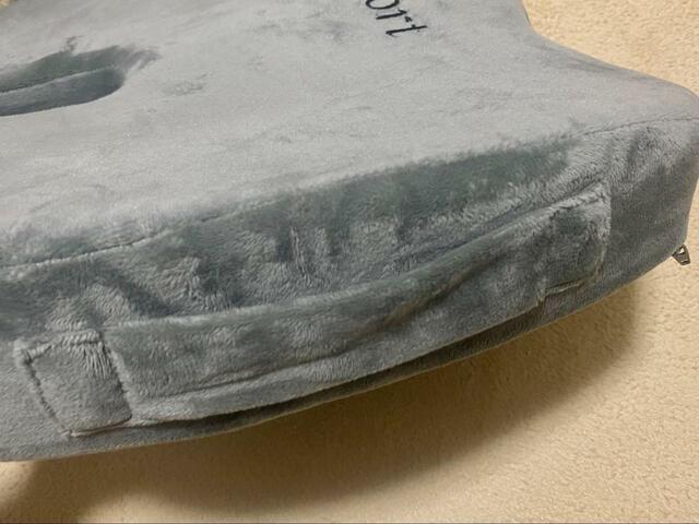 【MyComfoet　低反発クッション】便利な持ち手付き