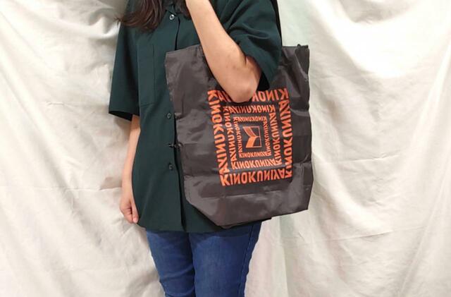 肩にかけて「ショルダーバッグ」も!