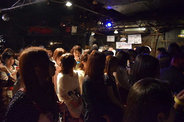 リーマンマッチョに裸エプロン「劇団マッチョ」いよいよデビュー