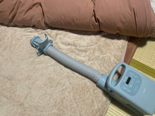 【アイリスオーヤマ ふとん乾燥機 カラリエColors FK-RC3-G】布団の中央までしっかり届くノズル