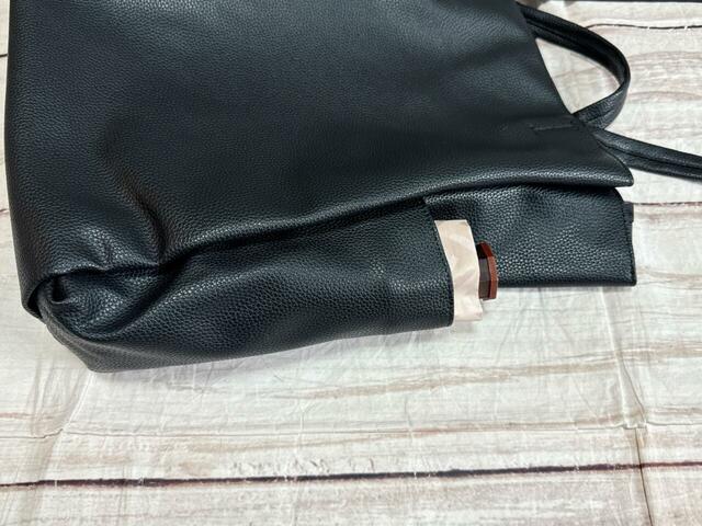 外側のボトルポケットに折りたたみ傘を収納してみました