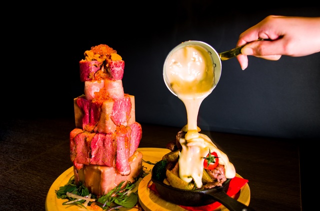 3種の肉のチーズステーキマウンテン