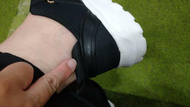 【GLOBAL WORK エアかるクッションベルトスニーカー】かかとを保護してくれるパーツが柔らかく優秀！履いたその日も靴擦れなしです