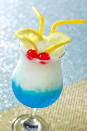 ドナルドがカクテルになって自分の誕生日をお祝い ディズニーホテル ドナルドの ハッピーバースデー トゥ ミー スペシャルドリンク ディズニー特集 ウレぴあ総研 ドナルドがカクテルになって自分の誕生日をお祝い ディズニーホテル ドナルドの ハッピーバースデー トゥ ミー スペシャルドリンク ディズニー特集 ウレぴあ総研