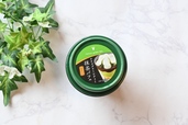 【セブン-イレブン新商品】「ナナズグリーンティー 抹茶パフェ」（419円）／「あずきバー」でおなじみの井村屋が手がけるカップアイス