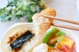 【ライフの冷凍弁当／海苔弁当】メインおかずの白身魚フライは、身がふっくらしていて満足感◎