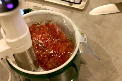 安くて固いブロック肉も柔らかくジューシーに！真空低温調理器「BONIQ