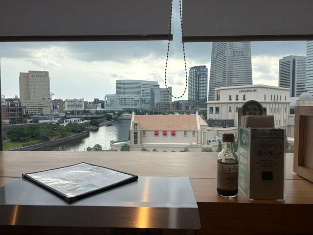 【くし葉 食べ放題】カウンター席からはみなとみらいの景色が一望◎景色を眺めながら揚げたてを味わう特別なランチタイム♪