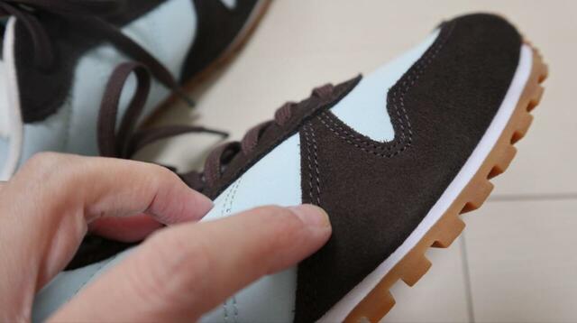 【ユニクロC コンビネーションスニーカー】牛革(スエード)もあしらわれているので、5,000円以下には見えない高級感があります!