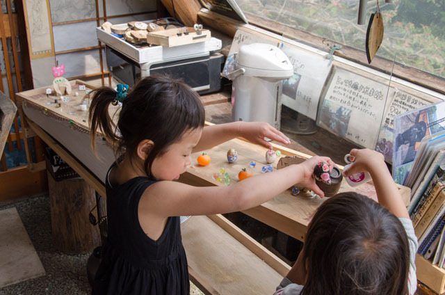 手作り遊具に、子どもたちが夢中！