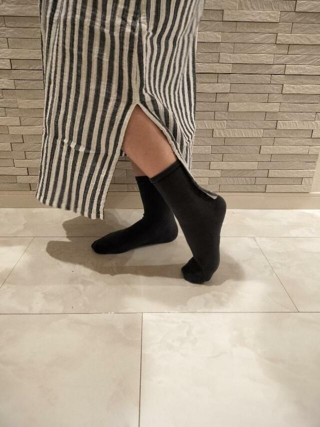 【無印良品　楊柳ガーゼ　五分袖ワンピース】裾にスリットが入っていて足さばきが良く、涼しげな印象も♪