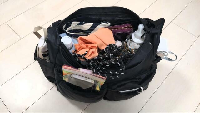 【AIGLE（エーグル） ビッグショルダーバッグ】ハンディファン、冷却シート、保冷タオル、UVジェル、折りたたみ傘から、着替えや羽織りものまでしっかり収納できました！