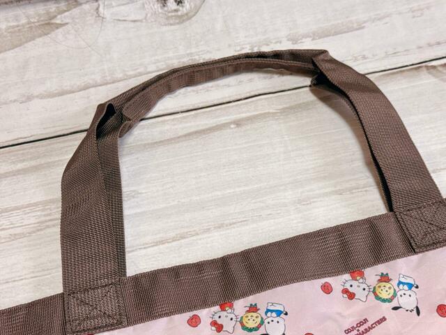 持ち手の長さは（約）53cm。長め設計なので、肩がけもラクラク可能！