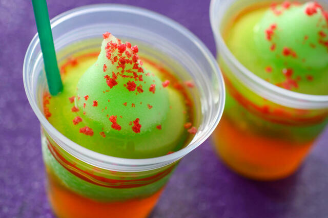 カクテルスムージー(ラム、ティーゼリー、アップル) 780円|東京ディズニーランド「トルバドールタバン」|東京ディズニーリゾート「ディズニー・ハロウィーン」スペシャルメニュー