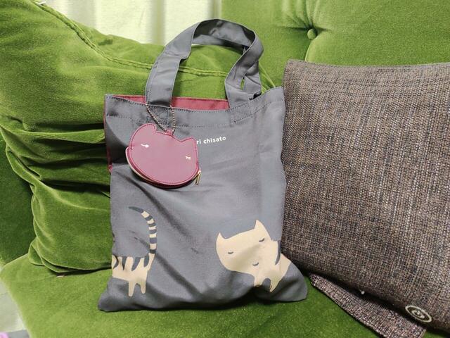 トートにつけた状態（椅子においた場合）