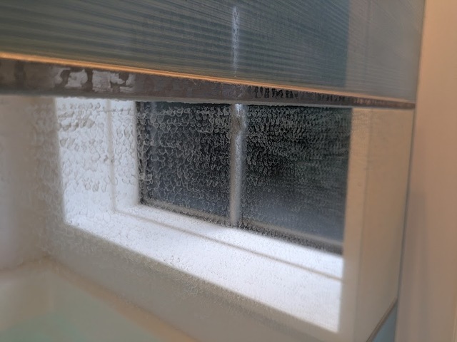 【無印良品 水回りの汚れ用 掃除シート】お風呂の湯垢や水垢汚れは一筋縄ではいかないかも。強い洗剤でキレイにしてから、こまめに掃除すればシートだけでキレイを保てそうです