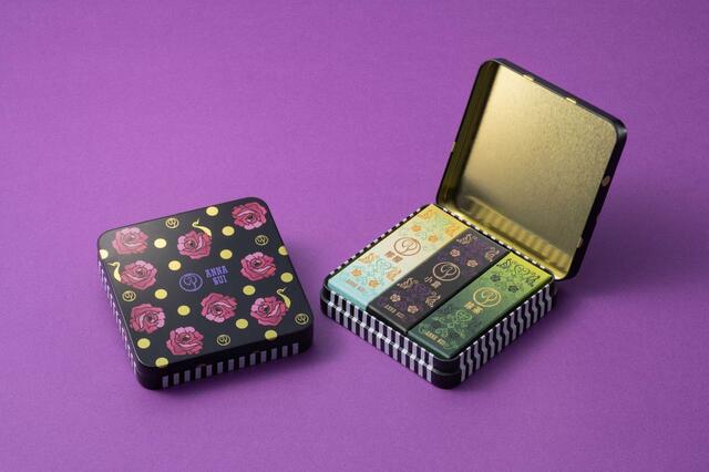 価格：1箱3本入　1,620円（本体1,500円）【鶴屋吉信×ANNA SUI】