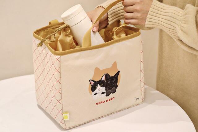 「ねこねこランチ保冷バッグ～はちわれと黒ねこ～」＜価格：3,350円（税込）＞【ねこねこ福袋『ねこねこランチ保冷バッグ～はちわれと黒ねこ～』が新登場！お得な「ANTIQUE 福袋」や「PASTEL福袋」もWEB予約開始！】　