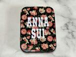 ANNA SUIコスメティックスらしい、ムードあふれるフラワー柄!