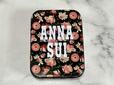 ANNA SUIコスメティックスらしい、ムードあふれるフラワー柄！