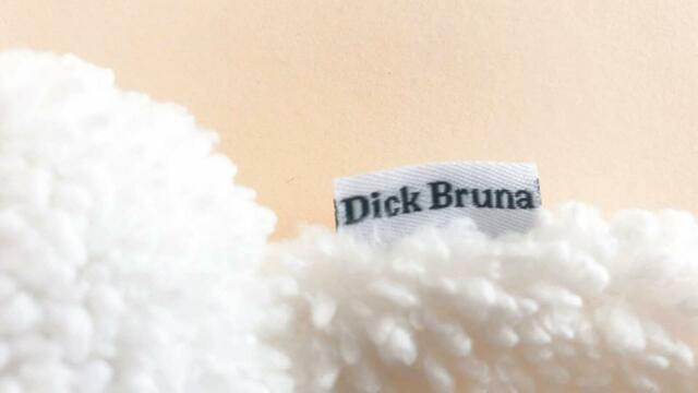 【ミッフィーフェイスポーチ】ディック ブルーなのロゴも付いています