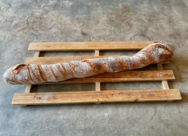 「柳久保バゲット(380円、1/2は240円、以下すべて税込)」