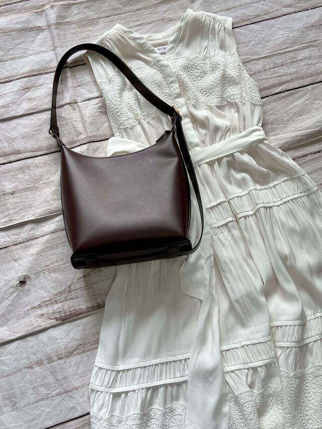 かわいい雰囲気のサマーレースドレスに合わせると抜け感が出てGood！