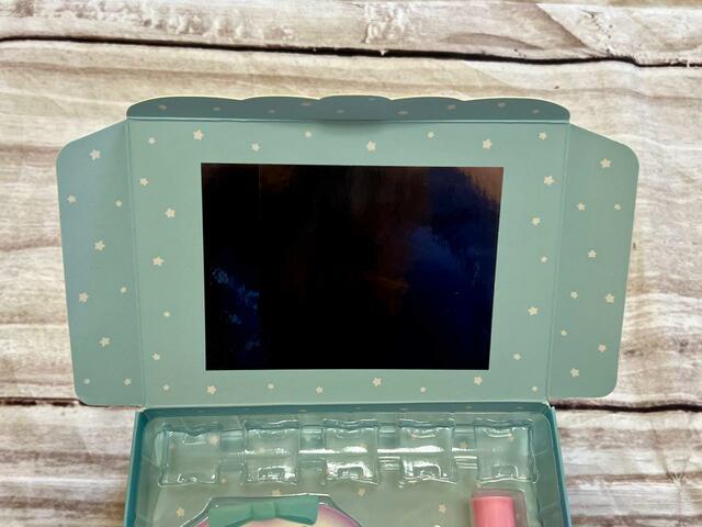 ミラーシートを貼ったら、コスメボックスに鏡がつきました♪