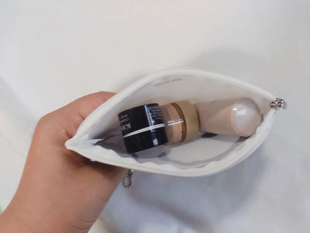 コスメのサンプルが入るくらい