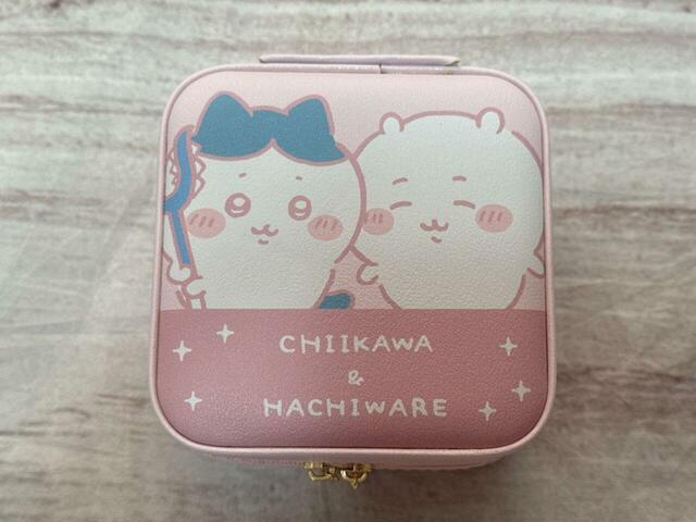 ピアスケースは4種類展開。ライトピンクカラーがかわいい〜!