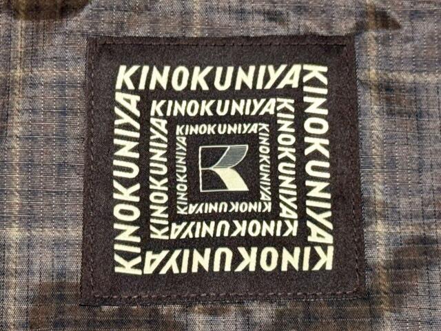 前面にお馴染みの紀伊國屋のロゴの織りタグ付き！