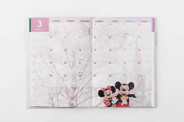 スケジュール帳 ¥1,700（2017年9月1日発売）販売店舗／東京ディズニーランド「ハウス・オブ・グリーティング」東京ディズニーシー「イル・ポスティーノ・ステーショナリー」