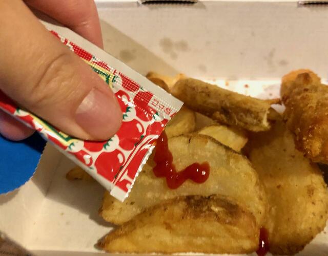 【ドミノ・ピザ　ポテトフライ】ケチャップで味変できるのが嬉しいポイント
