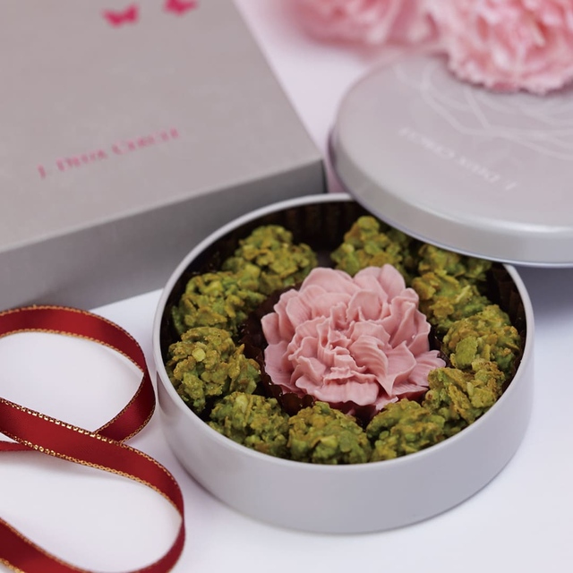 【東京ギフトパレット／ジェイ・ドゥ・セルクル「カーネーション抹茶クランチ」1缶 1,944円】5月11日まででなくなり次第終了