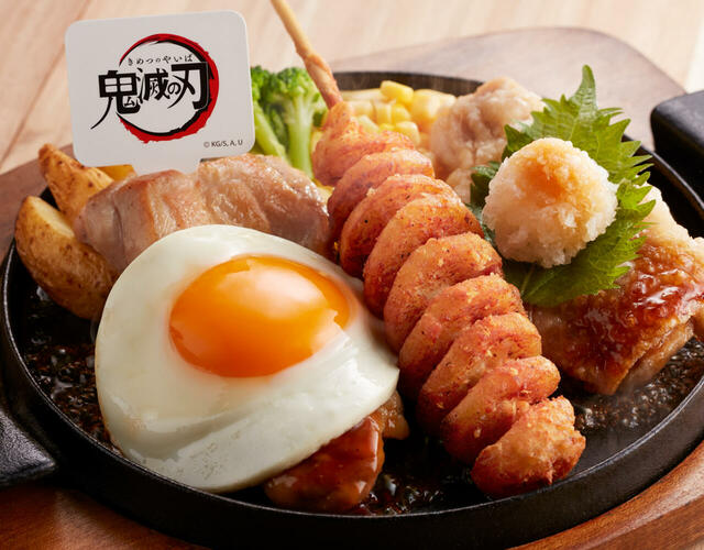 「蛇柱 伊黒小芭内（いぐろおばない）の二色チキン盛り合せ」＜価格：税込955円＞【“炭治郎のハンバーグ”や“胡蝶しのぶのパフェ”が楽しめる！「ジョイフル×鬼滅の刃」コラボキャンペーンスタート！】