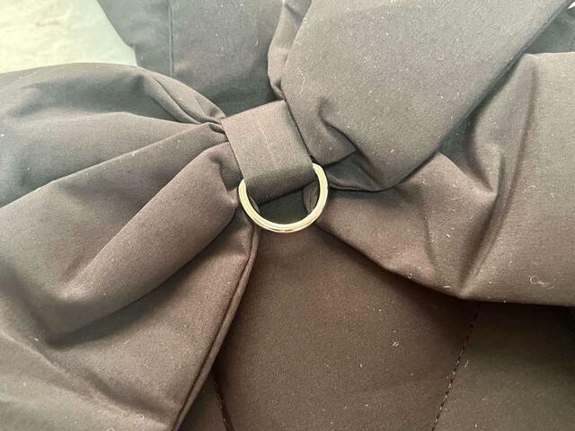 リボンにはDカンつき。キーホルダーなどをつけられます