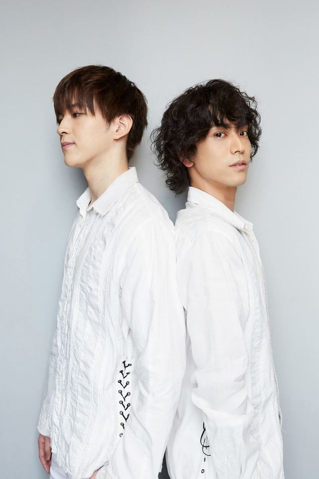 左から 甲斐翔真、黒羽麻璃央　撮影：渡邊明音